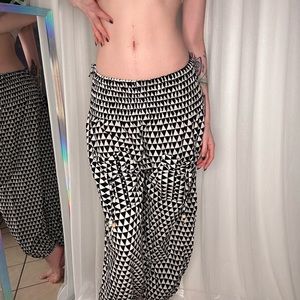 🖤Black & White Triangle Graphic Print Festival Parachute Pants🤍